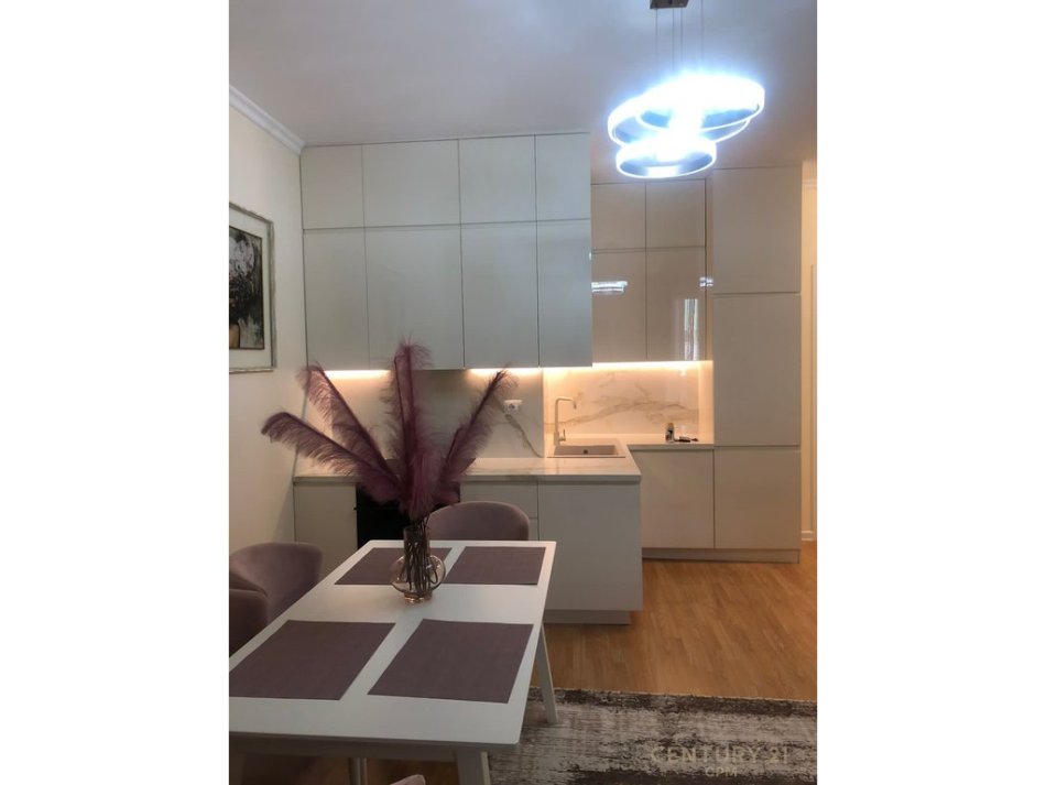 Tirane, jepet me qera apartament 2+1 Kati 5, 71 m² 1.200 € (Rruga e Kosovareve)