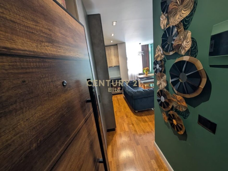 Tirane, jepet me qera apartament 1+1 Kati 6, 50 m² 750 € (Rr.Brigada e VIII)
