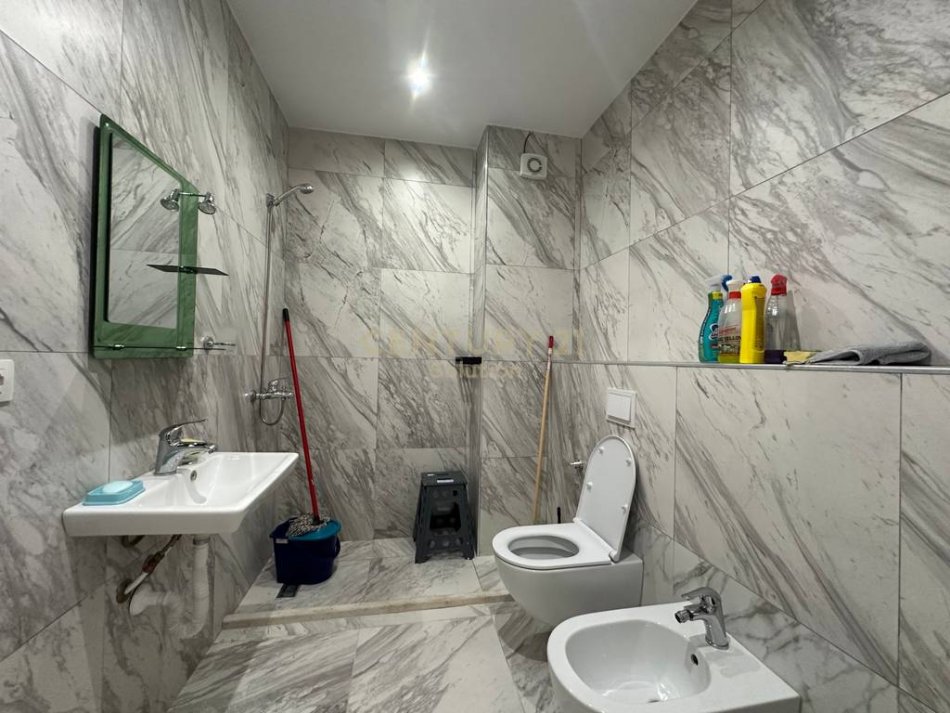 Tirane, jepet me qera apartament 2+1 Kati 6, 106 m² 550 € (Rruga Mikel Maruli)