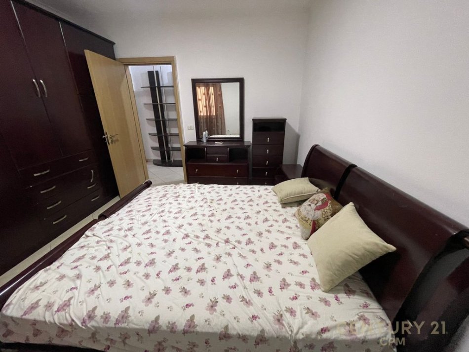 Tirane, jepet me qera apartament 1+1 Kati 2, 62 m² 400 € (Rruga Zhegu)