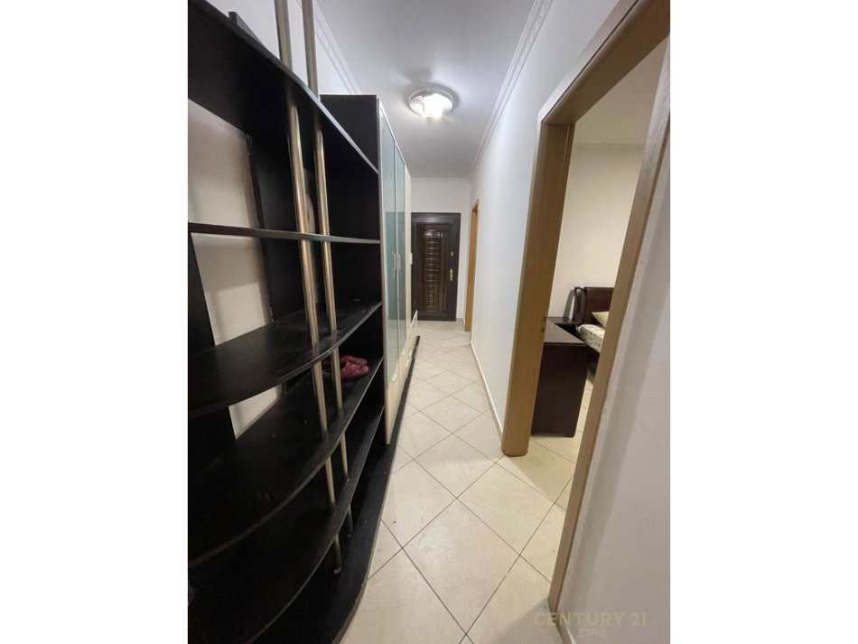 Tirane, jepet me qera apartament 1+1 Kati 2, 62 m² 400 € (Rruga Zhegu)