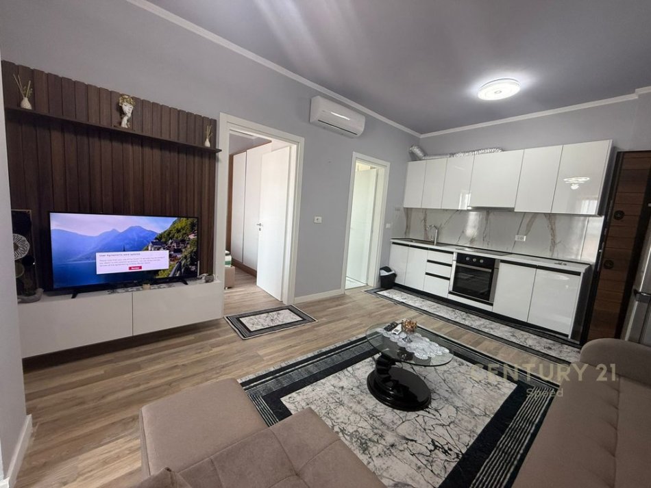 Tirane, jepet me qera apartament 1+1 Kati 9, 55 m² 500 € (Rruga 5 Maj)