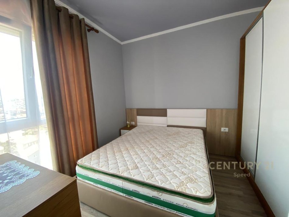 Tirane, jepet me qera apartament 1+1 Kati 9, 55 m² 500 € (Rruga 5 Maj)