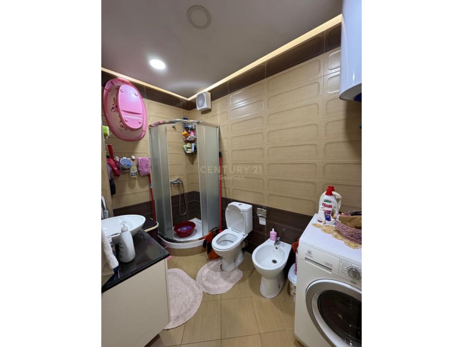 Tirane, jepet me qera apartament 2+1 Kati 5, 102 m² 550 € 