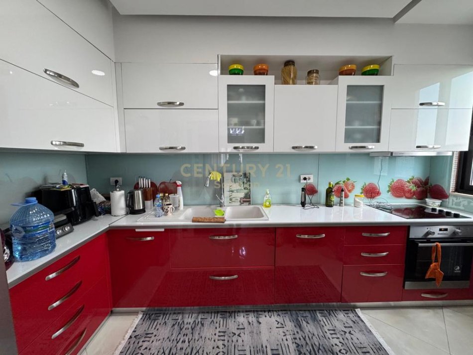 Tirane, jepet me qera apartament 2+1 Kati 5, 102 m² 550 € 