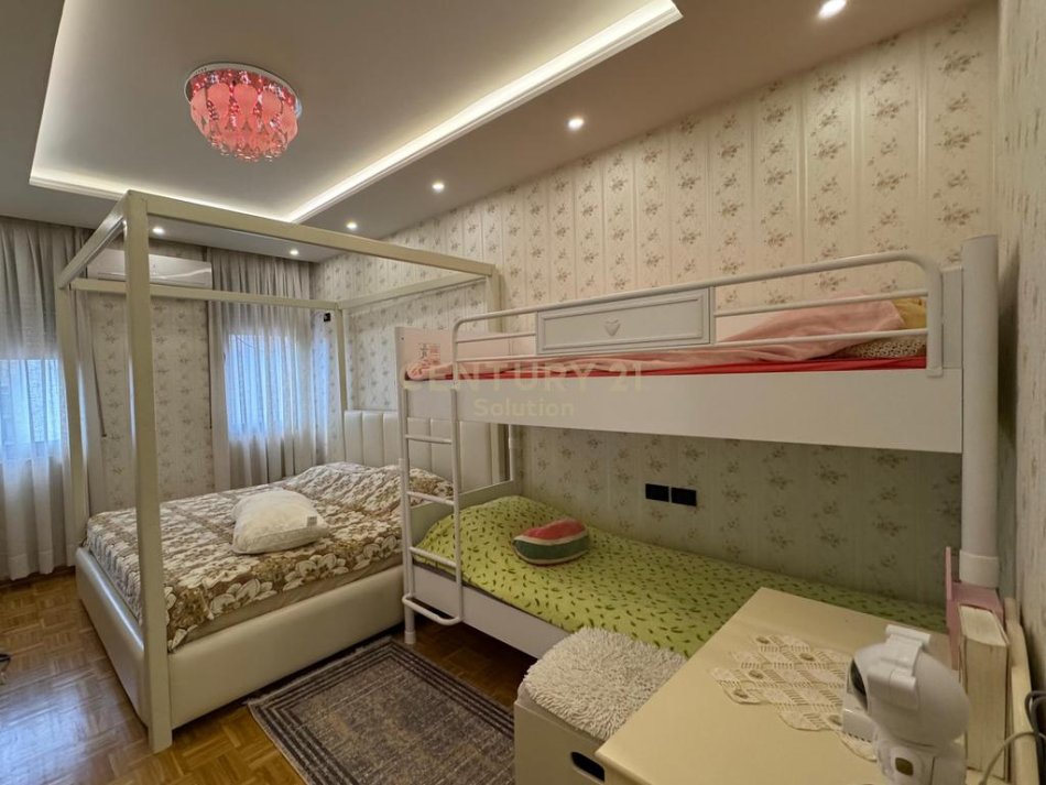 Tirane, jepet me qera apartament 2+1 Kati 5, 102 m² 550 € 
