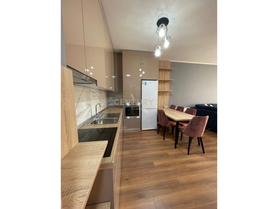 Tirane, jepet me qera apartament 2+1 Kati 7, 107 m² 650 € (Unaza e Re)