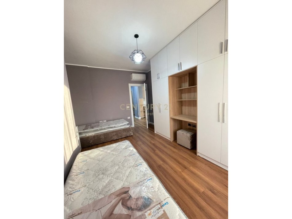Tirane, jepet me qera apartament 2+1 Kati 7, 107 m² 650 € (Unaza e Re)