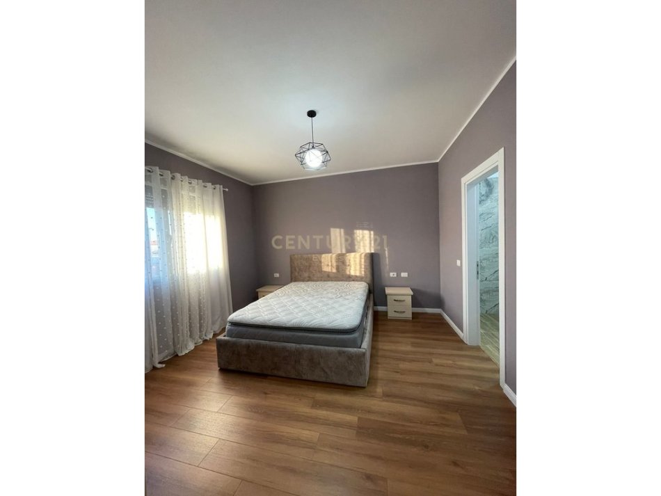 Tirane, jepet me qera apartament 2+1 Kati 7, 107 m² 650 € (Unaza e Re)