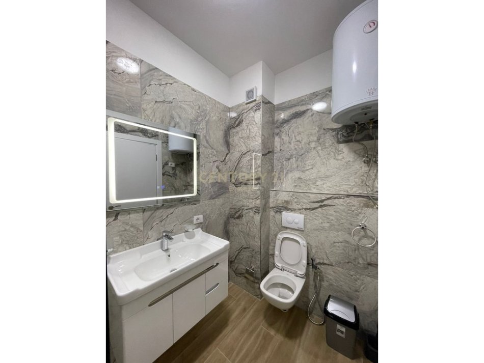 Tirane, jepet me qera apartament 2+1 Kati 7, 107 m² 650 € (Unaza e Re)