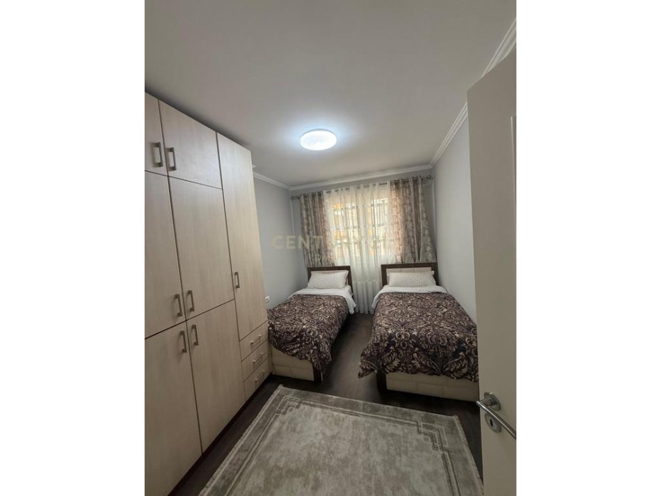 Tirane, jepet me qera apartament 2+1 Kati 4, 110 m² 800 € 