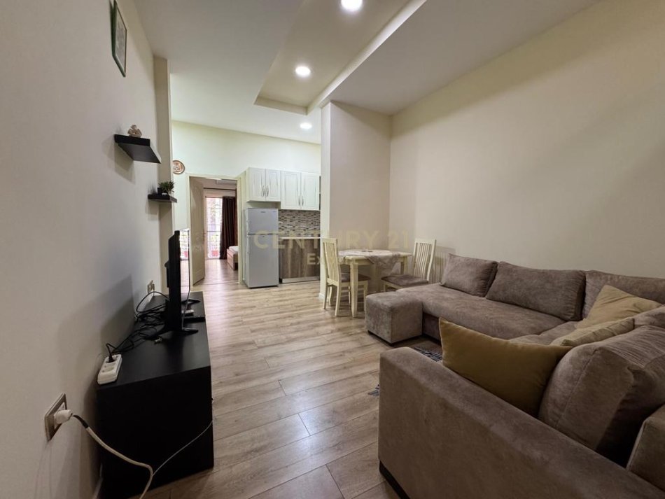 Tirane, jepet me qera apartament 2+1 Kati 1, 85 m² 600 € (Rruga Islam Alla)