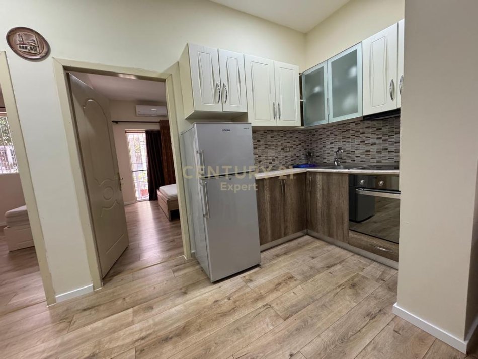 Tirane, jepet me qera apartament 2+1 Kati 1, 85 m² 600 € (Rruga Islam Alla)