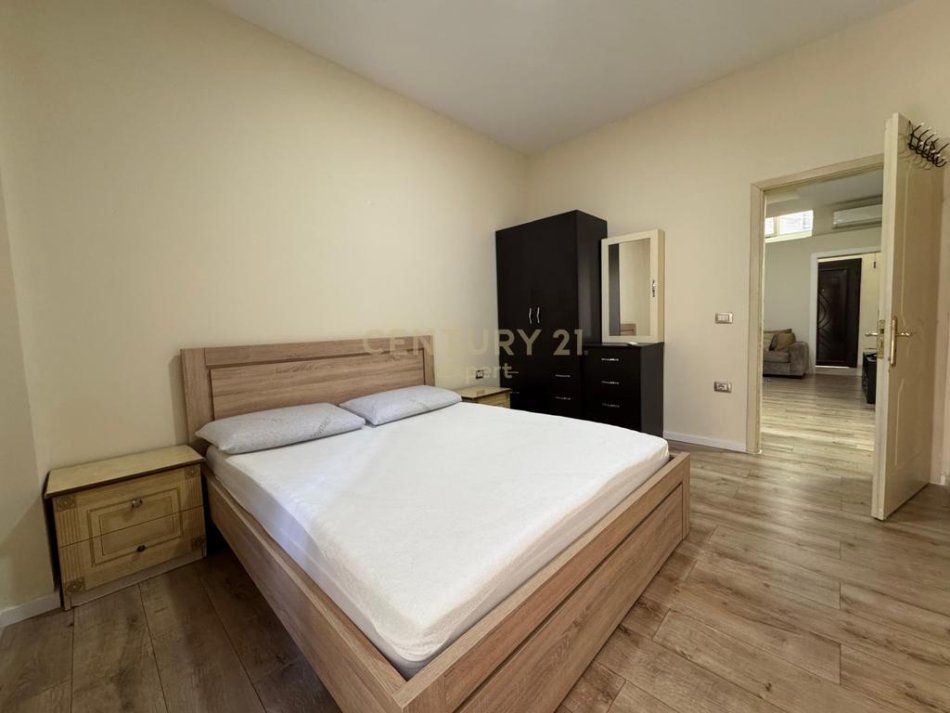 Tirane, jepet me qera apartament 2+1 Kati 1, 85 m² 600 € (Rr. Islam Alla)