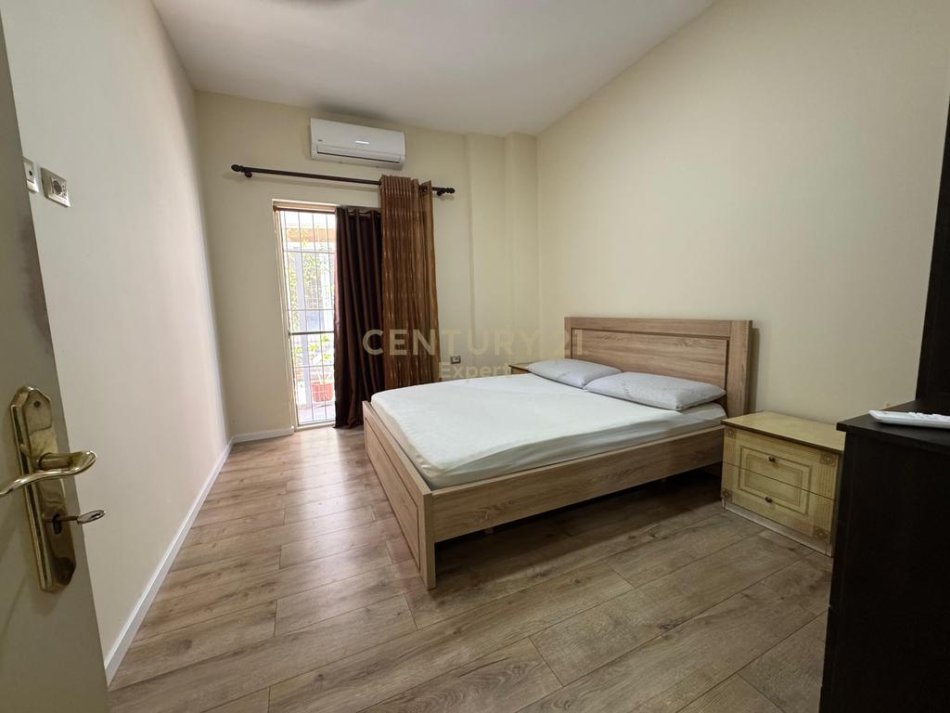Tirane, jepet me qera apartament 2+1 Kati 1, 85 m² 600 € (Rruga Islam Alla)