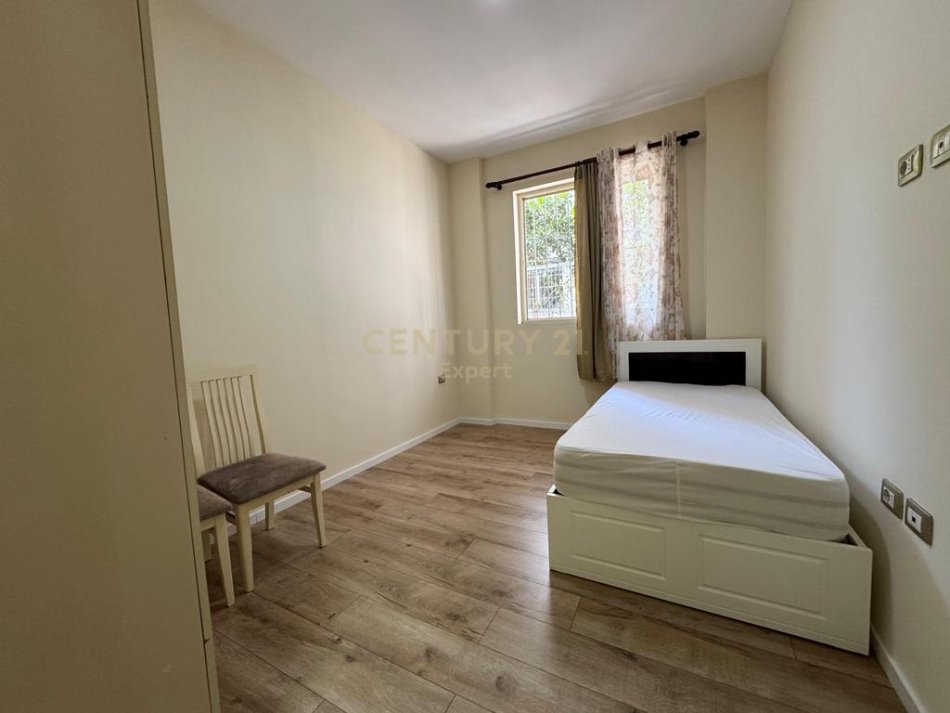 Tirane, jepet me qera apartament 2+1 Kati 1, 85 m² 600 € (Rruga Islam Alla)