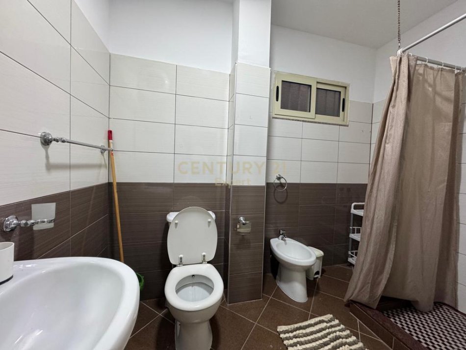 Tirane, jepet me qera apartament 2+1 Kati 1, 85 m² 600 € (Rruga Islam Alla)