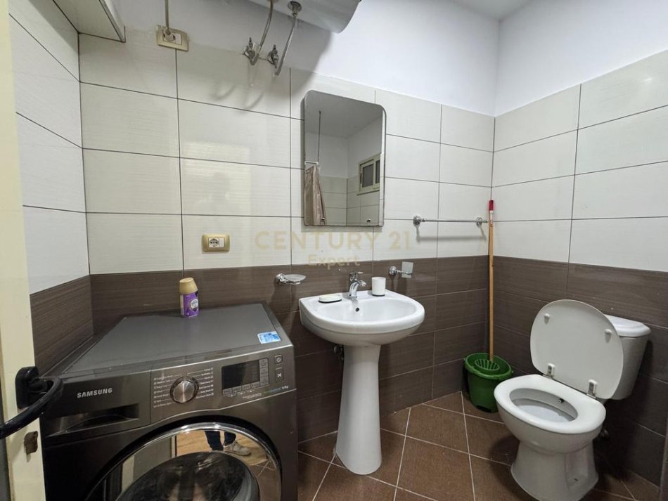 Tirane, jepet me qera apartament 2+1 Kati 1, 85 m² 600 € (Rruga Islam Alla)