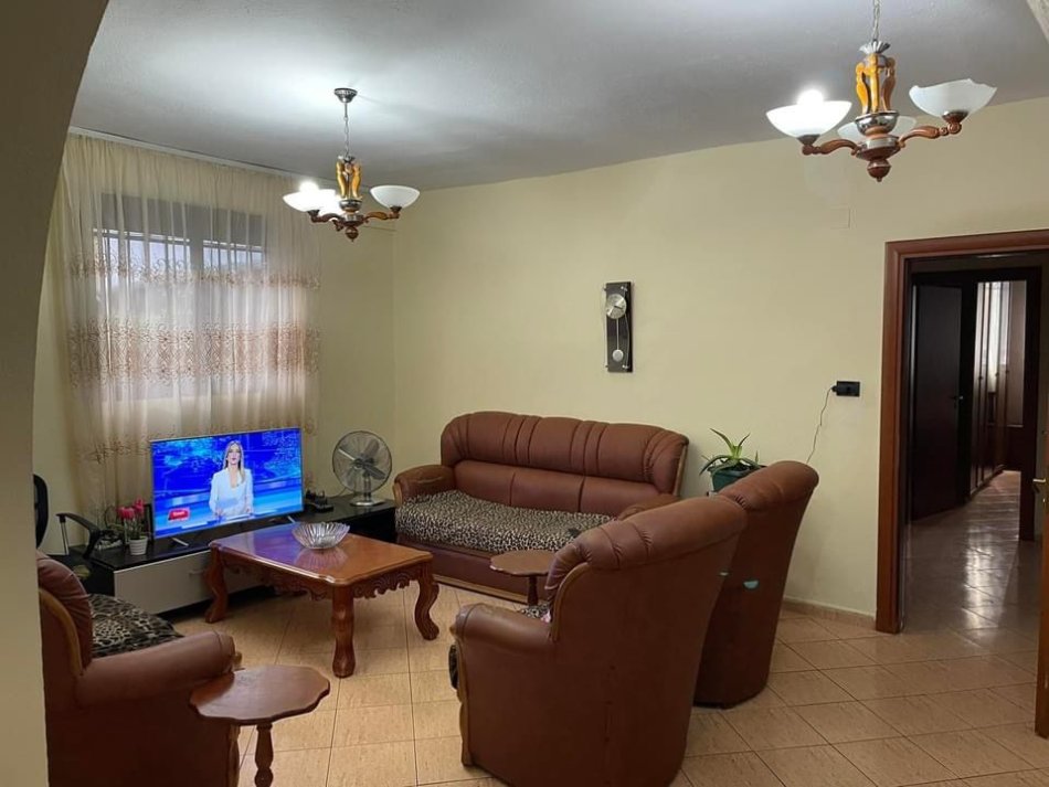 Tirane, shitet apartament 2+1 Kati 0, 117 m² 163.000 € (Rruga e Kavajes)