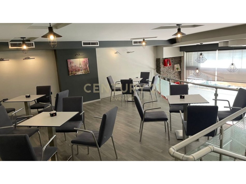 Tirane, jepet me qera bar-kafe Kati 0, 65 m² 1.100 € (Laprake)