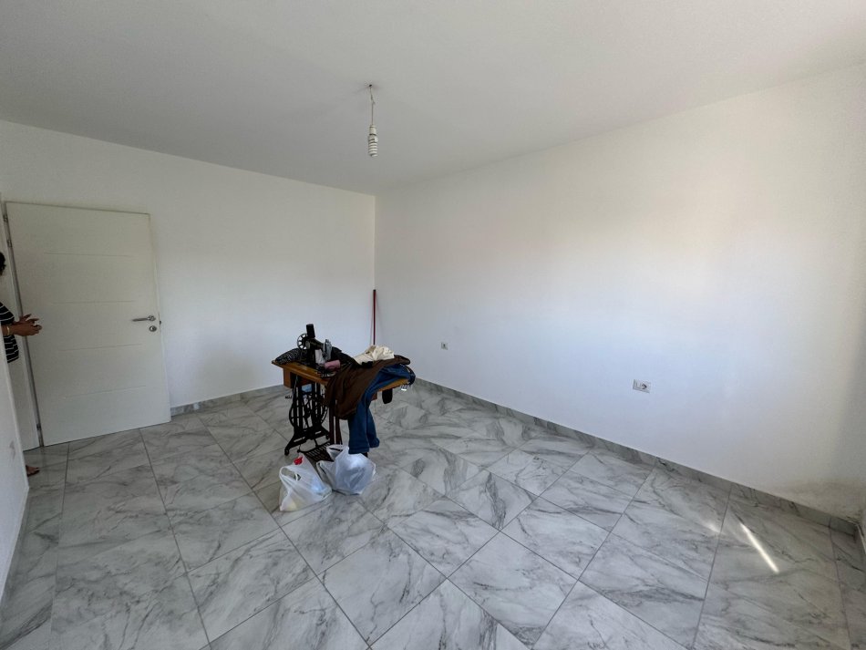 Tirane, jepet me qera apartament 2+1 Kati 3, 78 m² 350 € (rruga e dibres)