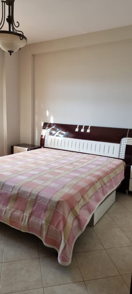 Tirane, jepet me qera apartament 3+1 Kati 5, 110 m² 750 € (21 Dhjetori)