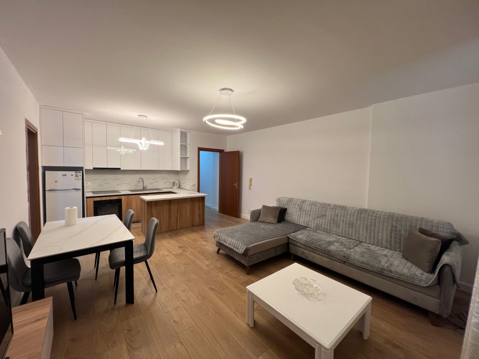 Tirane, jepet me qera apartament 2+1 Kati 6, 100 m² 800 € (rruga e kavajes)