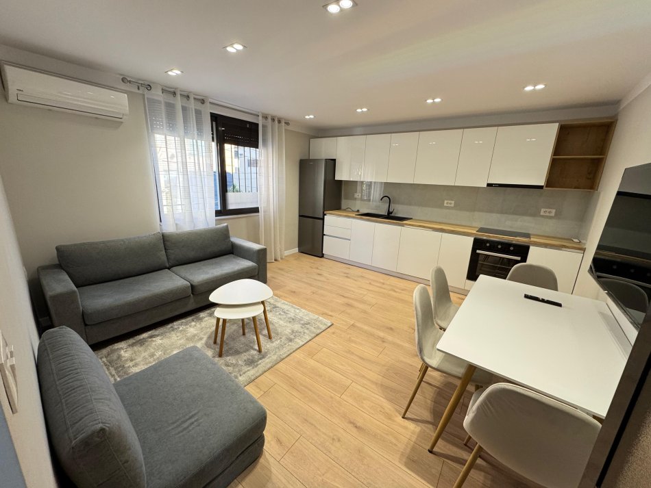Tirane, jepet me qera shtepi 1+1 , 70 m² 600 € (rruga qemal stafa)
