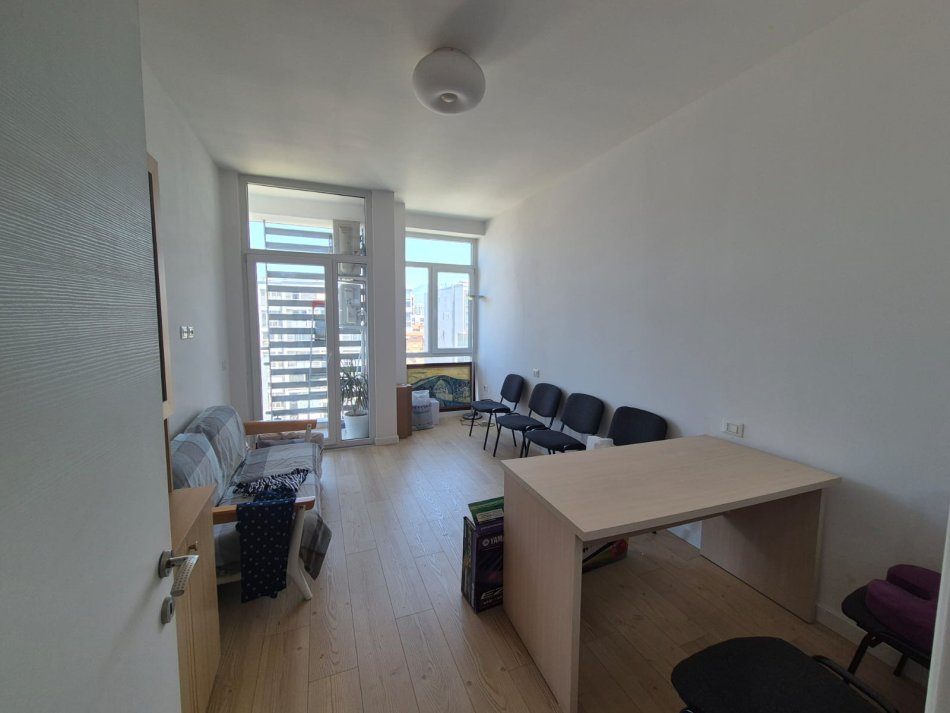 Tirane, jepet me qera ambjent biznesi Kati 6, 70 m² 500 € 