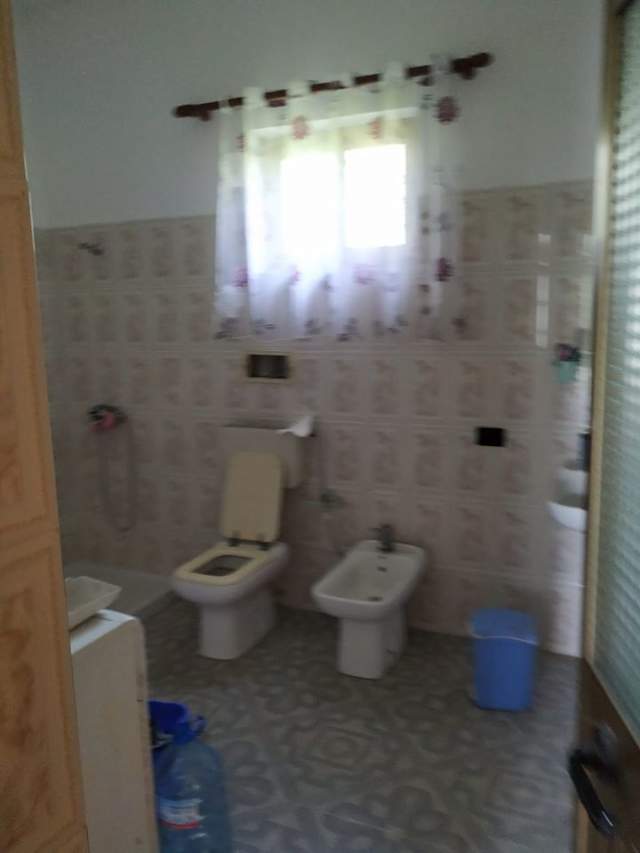 Durres, shes shtepi 2 Katshe Kati 0, 246 m²  (ndodhet ne lagjen e Ziftit lart ne Golem me siper)