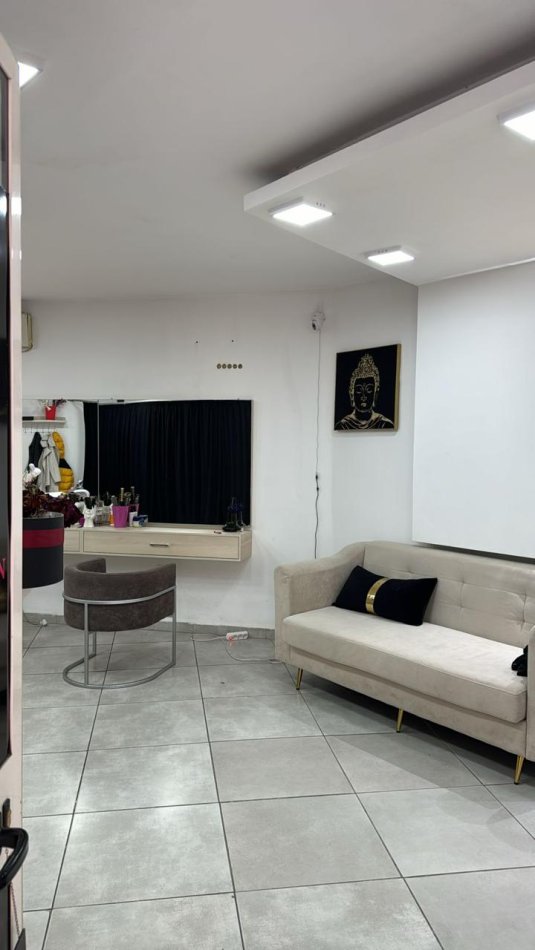 Tirane, jepet me qera ambjent biznesi Kati 0, 56 m² 550 € (Zogu i Zi)