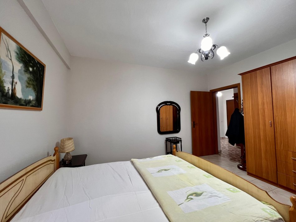 Tirane, jepet me qera apartament 2+1+Ballkon Kati 6, 95 m² 600 € (Bulevardi Zogu i Parë)