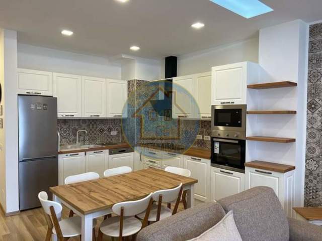Tirane, shitet apartament 3+1 Kati 3, 150 m² 350.000 Euro (Liqeni,perballe farit)