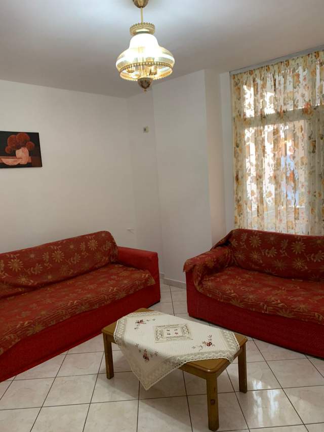 Tirane, jepet me qera apartament 1+1+BLK Kati 5, 70 m² 35.000 Leke (prane Intesa Bank)