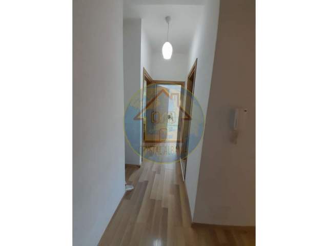 Tirane, shitet apartament 4+1 Kati 3, 172 m² 360.000 Euro (Liqeni,perballe Farit)