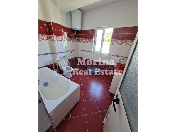 Durres, shitet Vile Kati 1, 380 m² 450.000 € (Rruga Jeronid De Rada)