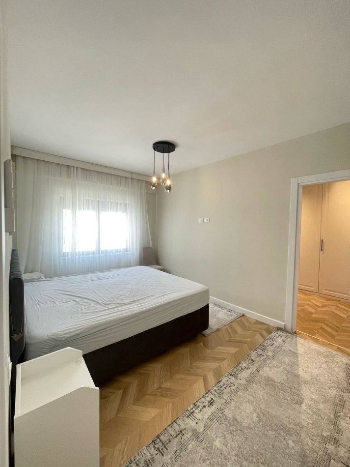 Tirane, jepet me qera apartament 3+1+Ballkon Kati 3, 150 m² 1.200 € (Rezidenca Kodra e Diellit 1)