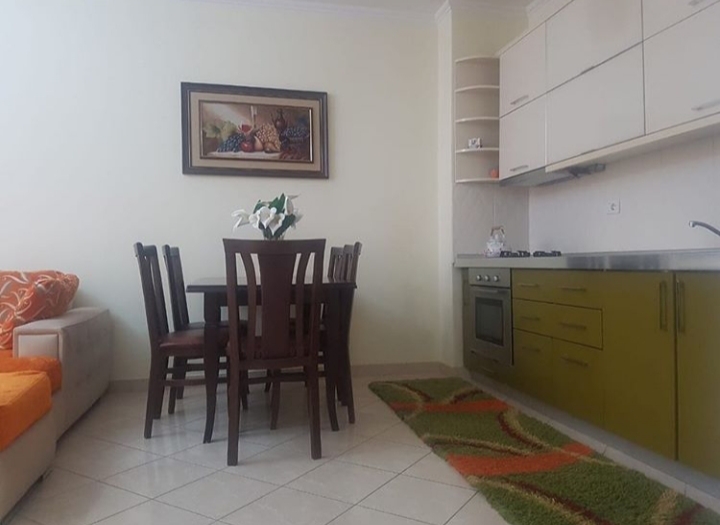 Tirane, jepet me qera apartament 2+1+Ballkon Kati 2, 97 m² 450 € (Yzberisht prane KMY)