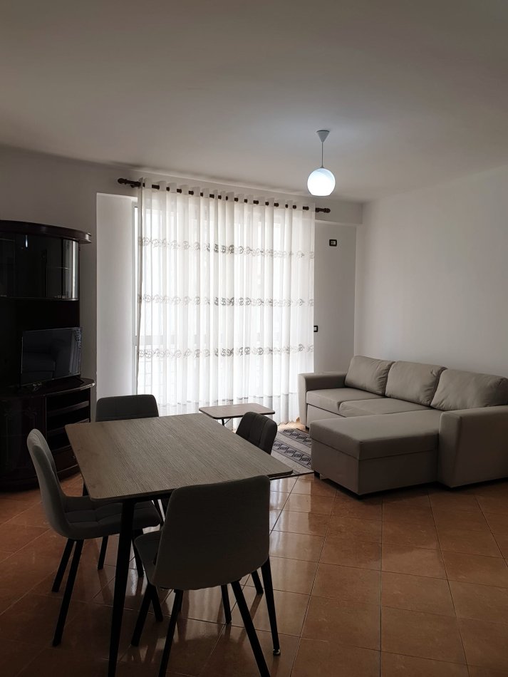 Tirane, jepet me qera apartament 2+1+Ballkon Kati 4, 100 m² 400 € (Rrga Besim Alla, Yzberisht)