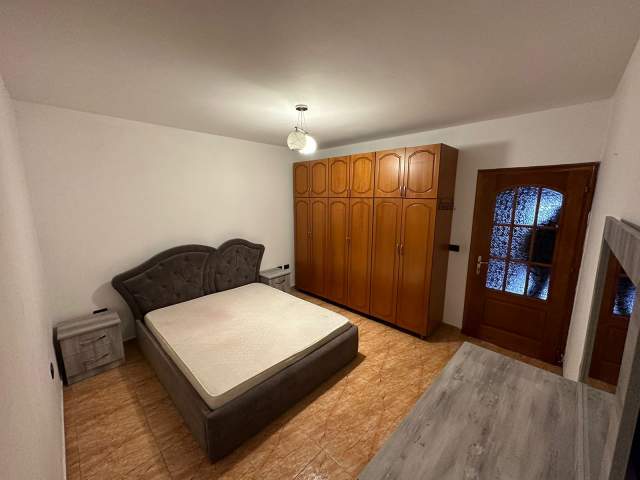 Tirane, jepet me qera apartament 2+1 Kati 2, 100 m² 42.000 Leke (Hysni Gerbolli)