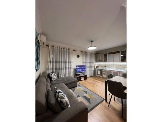 Tirane, jepet me qera apartament 1+1+BLK Kati 8, 65 m² 450 Euro (Rruga Beqir Luga)