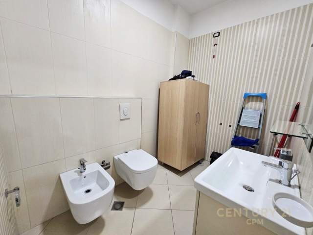 Tirane, jepet me qera zyre Kati 7, 114 m² 950 Euro (Sheshi Zogu i Zi)