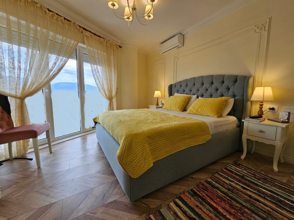 Tirane, jepet me qera apartament 2+1+Ballkon Kati 3, 126 m² 850 € (Rezidenca Kodra e Diellit)