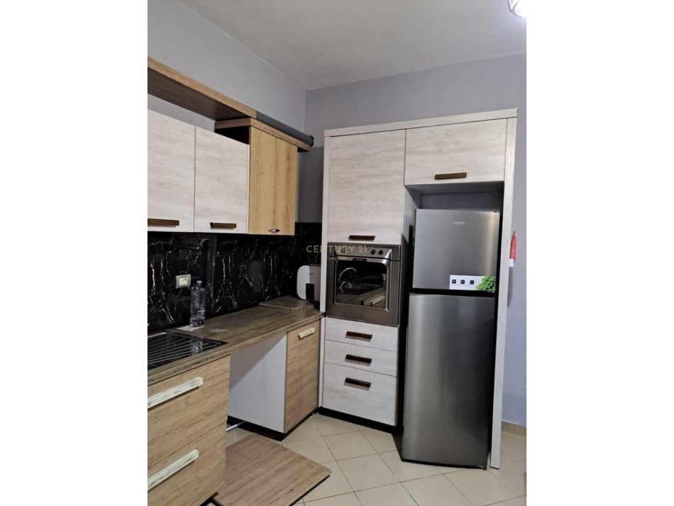 Tirane, jepet me qera apartament 2+1 Kati 3, 450 m² 450 € (Fresk)