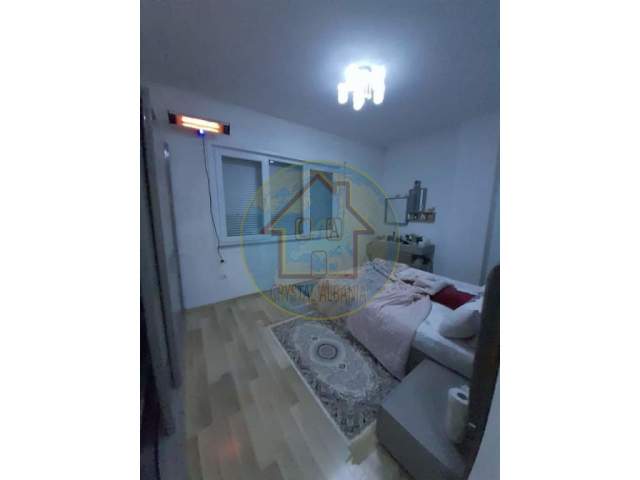 Tirane, shitet apartament 4+1 Kati 3, 172 m² 360.000 Euro (Liqeni,perballe Farit)