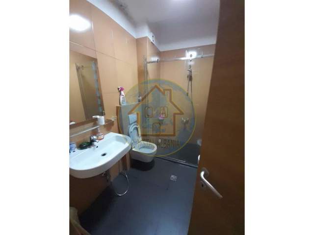 Tirane, shitet apartament 4+1 Kati 3, 172 m² 360.000 Euro (Liqeni,perballe Farit)