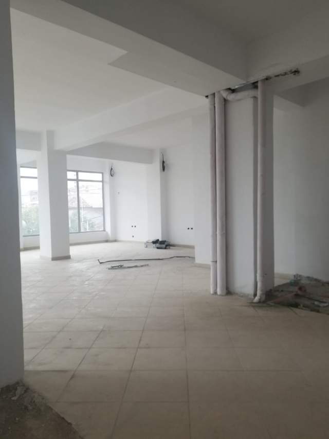 Elbasan, shitet ambjent biznesi 300 m² 160.000 Euro