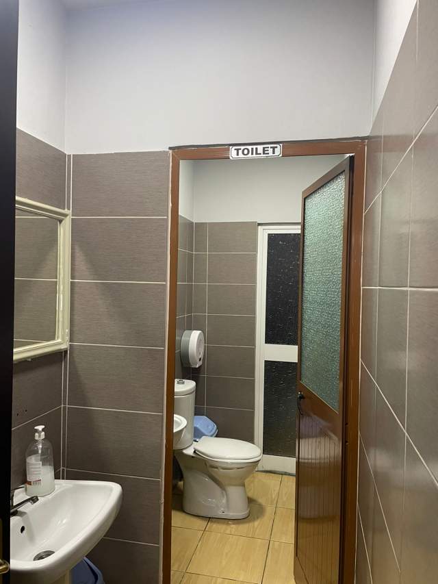 Tirane, jepet me qera bar-resorant Kati 0, 82 m² 1.200 Euro (STADIUMI DINAMO)