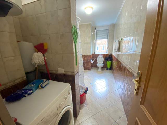 Tirane, jepet me qera apartament 2+1+BLK Kati 3, 122 m² 700 Euro (Sheshi Willson)