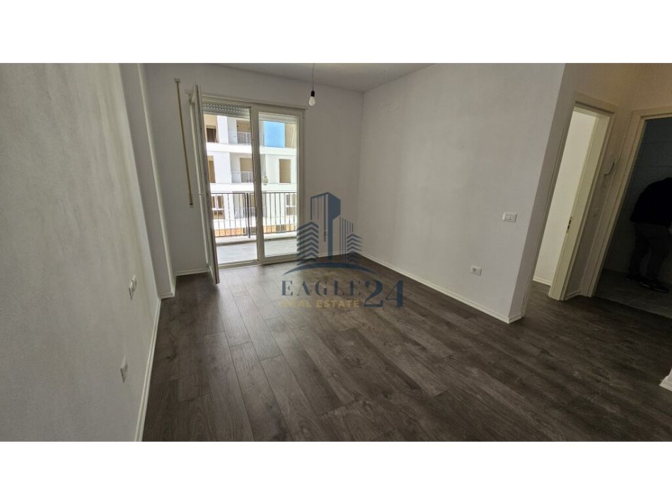 Shqiperi, shitet apartament 1+1 Kati 3, 53 m² 70.000 € (Univers City)
